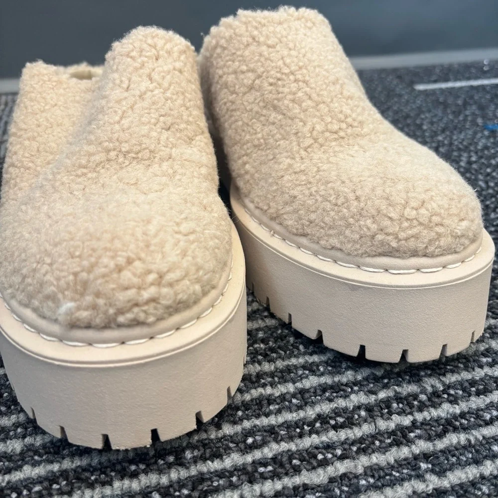 Pilcro Anthropologie Chunky Sherpa Clogs Platform slip on NWOT
